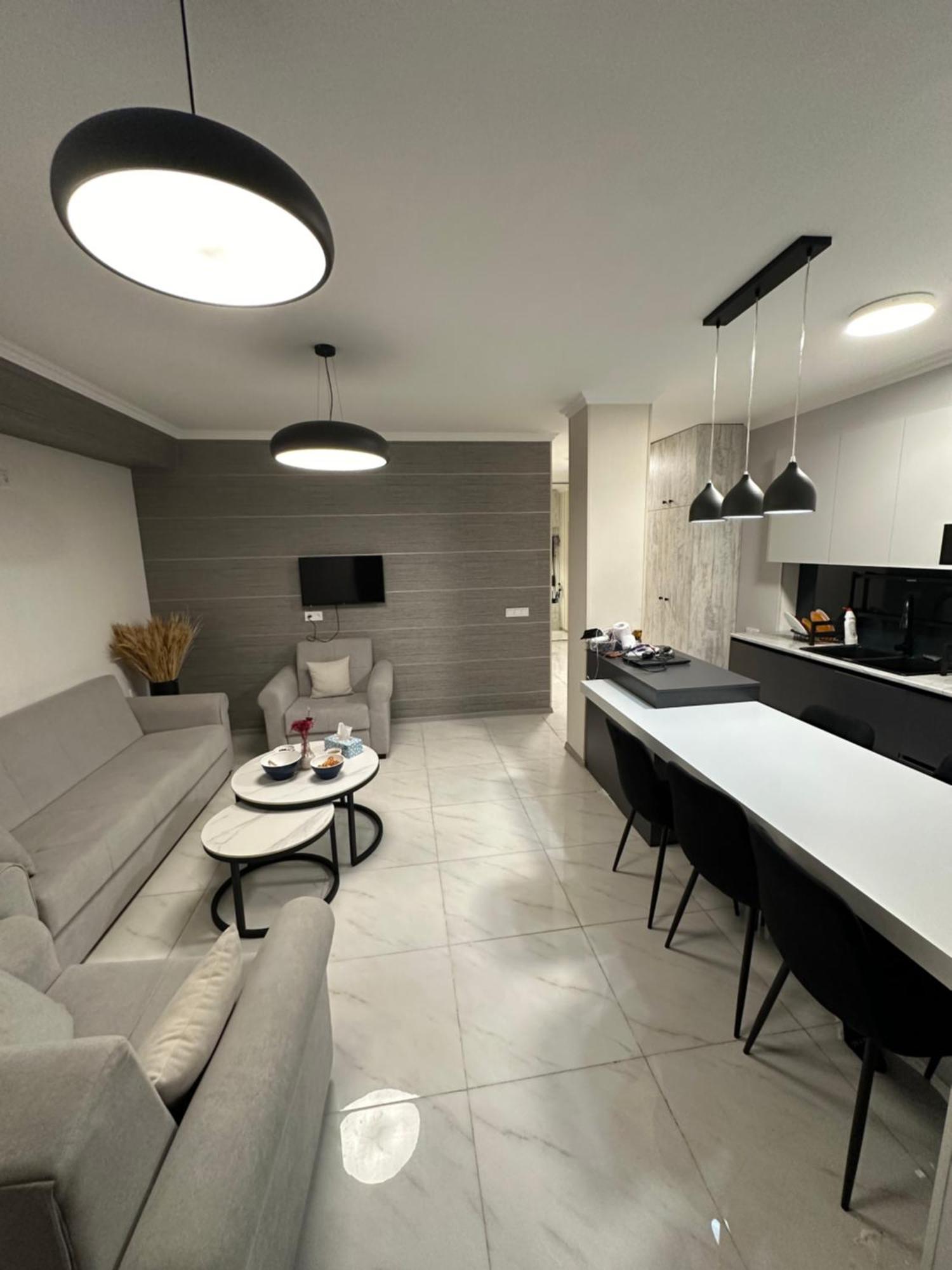 Apartment Elegant Escape In Center